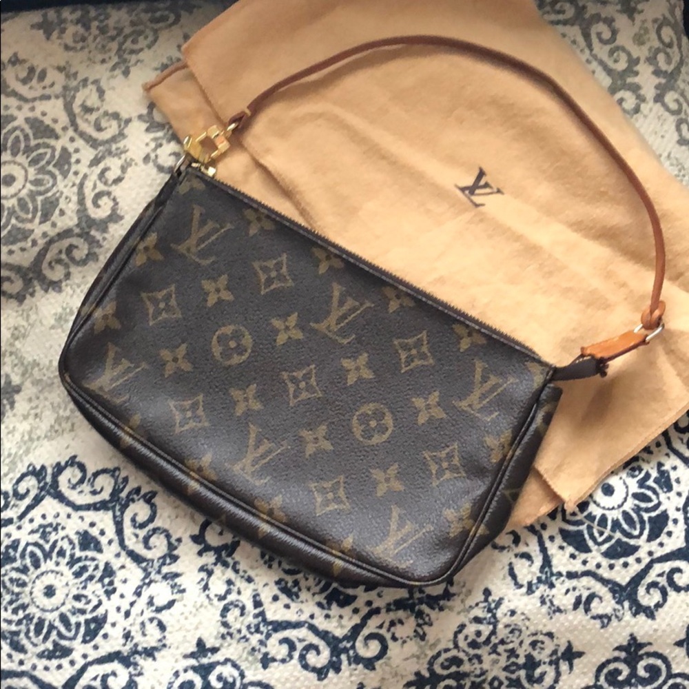 Final sale price firm lv Pochette